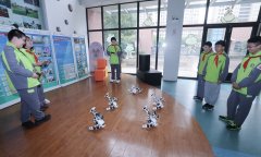 <b>该学校被评为全国人工教育示范</b>